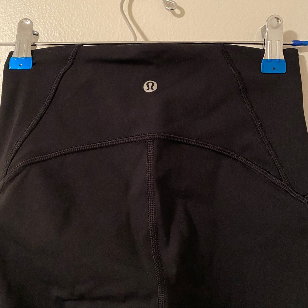 Lululemon black capri Leggings sz 4